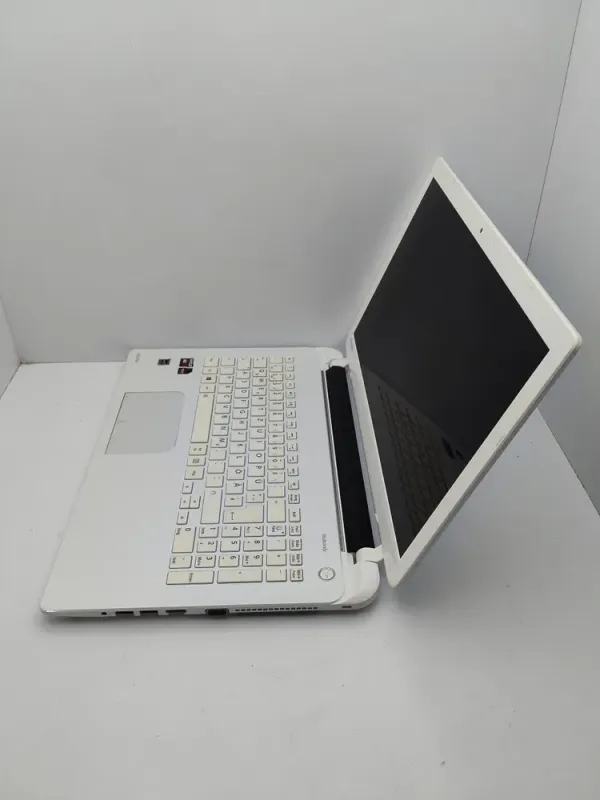 Ноутбук Toshiba L50 / 15.6" (1366x768) TN / AMD A8-6410 (4 ядра по 2.0 - 2.4 GHz) / 8 GB DDR3 / 500 GB HDD / AMD Radeon R5 230, 2 GB GDDR3, 64-bit / WebCam б/в - зображення 6