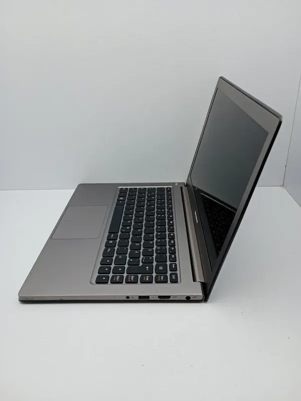 Ноутбук Lenovo U300s / 13.3'' (1366х768) TN / Intel Core i7-2677M (2 (4) ядра по 1.8 - 2.9 GHz) / 4 GB DDR3 / 240 GB SSD / Intel HD Graphics 3000 / WebCam б/в - зображення 3