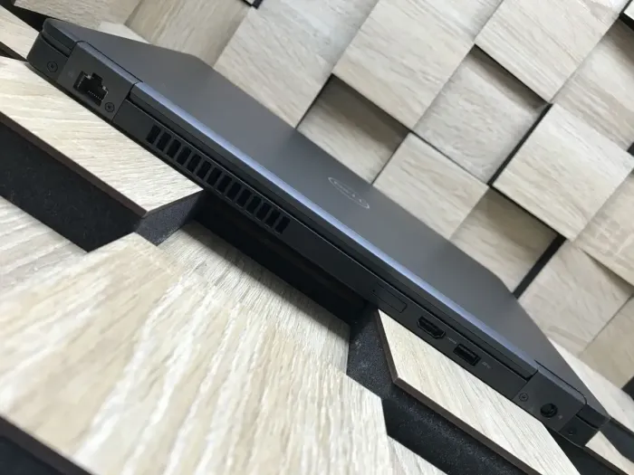 Ноутбук Б-клас Dell Latitude 5490 / 14" (1366x768) TN / Intel Core i5-8250U (4 (8) ядра по 1.6 - 3.4 GHz) / 8 GB DDR4 / 240 GB SSD / Intel UHD Graphics 620 / WebCam / Windows 10 б/в - зображення 7