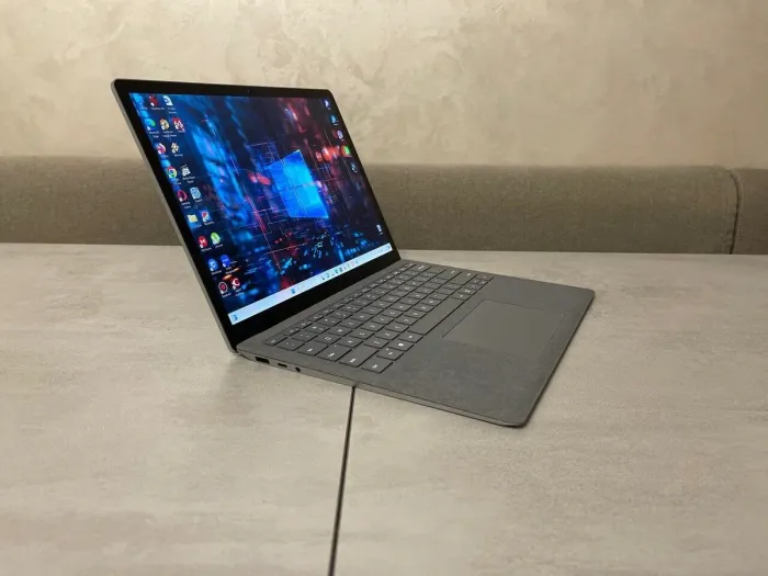 Ультрабук Microsoft Surface Laptop 3 1867 / 13.5" (2256x1504) IPS Touch / Intel Core i7-1065G7 (4 (8) ядра по 1.3 - 3.9 GHz) / 16 GB DDR4 / 512 GB SSD M.2 / Intel Iris Plus Graphics / WebCam / USB 3.1 б/в - зображення 4