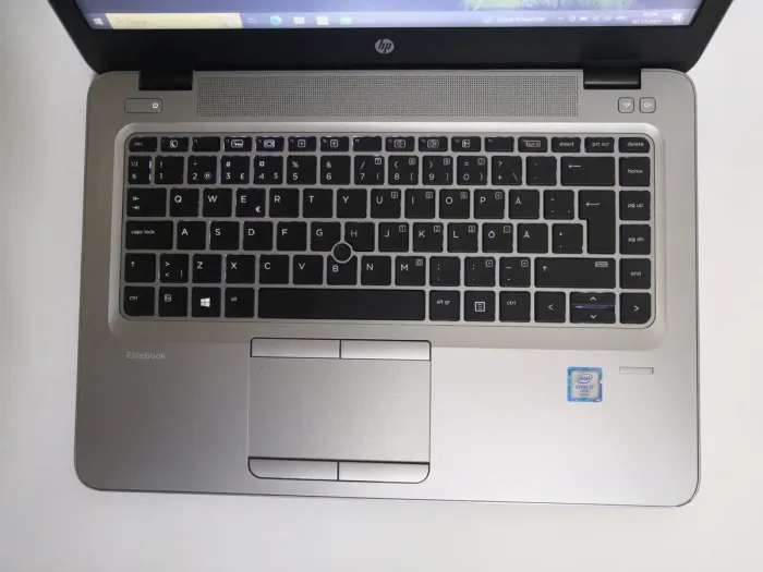 Ультрабук Б-клас HP EliteBook 840 G3 / 14" (1920x1080) TN / Intel Core i7-6600U (2 (4) ядра по 2.6 - 3.4 GHz) / 8 GB DDR4 / 240 GB SSD / Intel HD Graphics 520 / WebCam / DisplayPort / Windows 10 Pro б/в - зображення 4