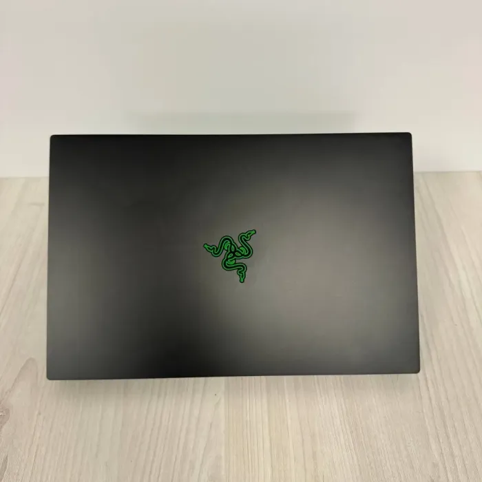 Ігровий ноутбук Razer Blade 15 RZ09-0369 / 15.6" (1920x1080) IPS / Intel Core i7-10750H (6 (12) ядер по 2.6 - 5.0 GHz) / 16 GB DDR4 / 512 GB SSD NVMe / nVidia GeForce RTX 3070, 6 GB GDDR6, 256-bit / WebCam б/в - зображення 3