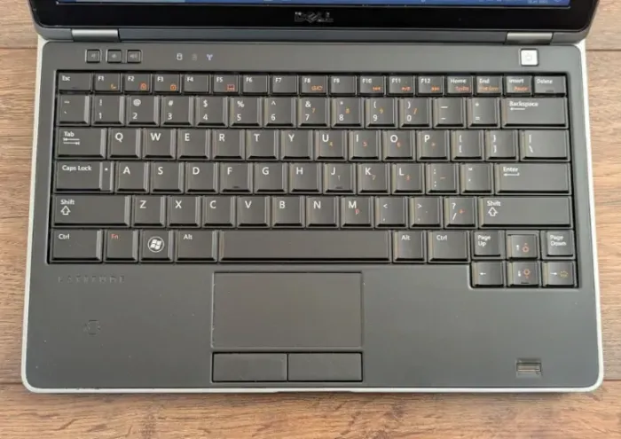 Нетбук Dell Latitude E6220 / 12.5" (1366x768) TN / Intel Core i5-2520M (2 (4) ядра по 2.5 - 3.2 GHz) / 4 GB DDR3 / 500 GB HDD / Intel HD Graphics 3000 / HDMI / WebCam б/в - зображення 3