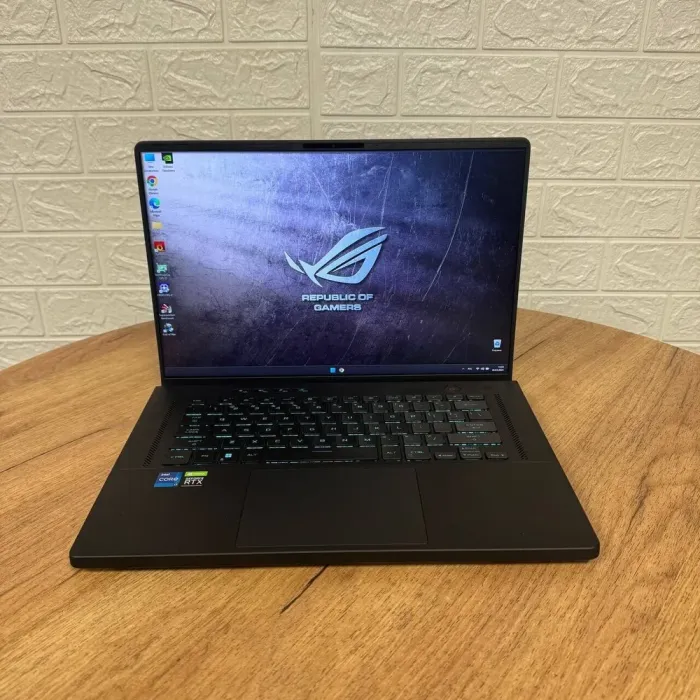 Ігровий ноутбук Б-клас Asus ROG Zephyrus M16 GU603ZM / 16" (1920x1200) IPS / Intel Core i7-12700H (14 (20) ядер по 3.5 - 4.7 GHz) / 16 GB DDR5 / 512 GB SSD NVMe / nVidia GeForce RTX 3060, 6 GB GDDR6, 192-bit / WebCam б/в - зображення 2