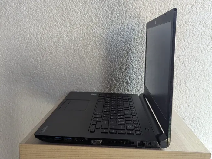 Ноутбук Б-клас Toshiba Satellite Pro R40-C / 14" (1366x768) TN / Intel Core i5-6200U (2 (4) ядра по 2.3 - 2.8 GHz) / 8 GB DDR3 / 128 GB SSD / Intel HD Graphics 520 / WebCam б/в - зображення 6