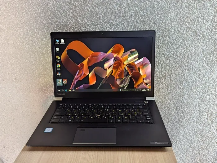 Ноутбук Toshiba Tecra X40-D / 14" (1920x1080) TN Touch / Intel Core i5-7300U (2 (4) ядра по 2.6 - 3.5 GHz) / 8 GB DDR4 / 128 GB SSD / Intel HD Graphics 620 / WebCam б/в - зображення 2