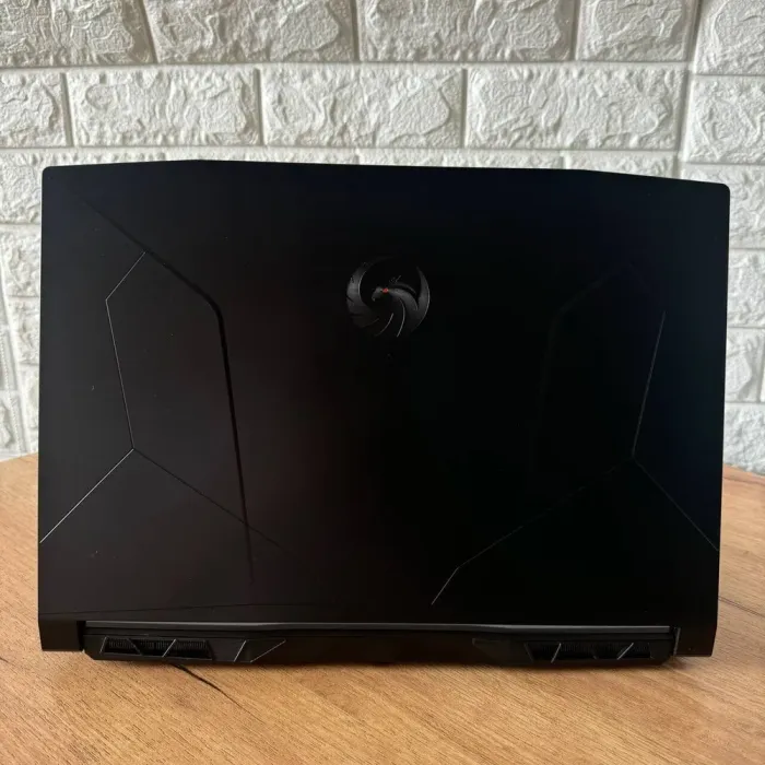 Ігровий ноутбук MSI Bravo 15 C7VE / 15.6" (1920x1080) IPS / AMD Ryzen 5 7535HS (6 (12) ядер по 3.3 - 4.55 GHz) / 16 GB DDR4 / 512 GB SSD / nVidia GeForce RTX 4050, 6 GB GDDR6, 96-bit / WebCam б/в - зображення 3