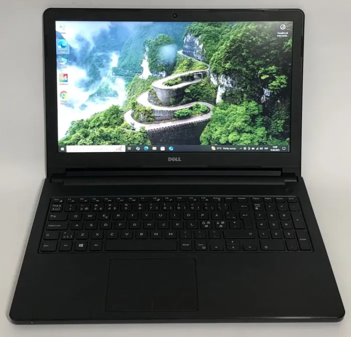 Ноутбук Б-клас Dell Vostro 3558 / 15.6" (1366x768) TN / Intel Core i3-4005U (2 (4) ядра по 1.7 GHz) / 8 GB DDR3 / 500 GB HDD / Intel HD Graphics 4400 / WebCam / DVD-ROM б/в - зображення 2