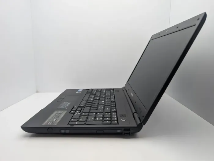 Ноутбук Samsung P580 / 15.6" (1366x768) TN / Intel Core i3-380M (2 (4) ядра по 2.5 GHz) / 6 GB DDR3 / 320 GB HDD / nVidia GeForce GT 330M, 1 GB GDDR3, 128-bit / WebCam / DVD-ROM б/в - зображення 5