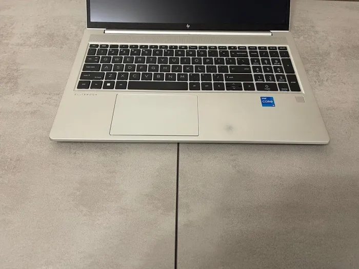 Ультрабук Б-клас HP EliteBook 650 G9 / 15.6" (1920x1080) IPS / Intel Core i5-1235U (10 (12) ядер 3.3 - 4.4 GHz) / 16 GB DDR4 / 256 GB SSD M.2 / Intel Iris Xe Graphics / WebCam б/в - зображення 4