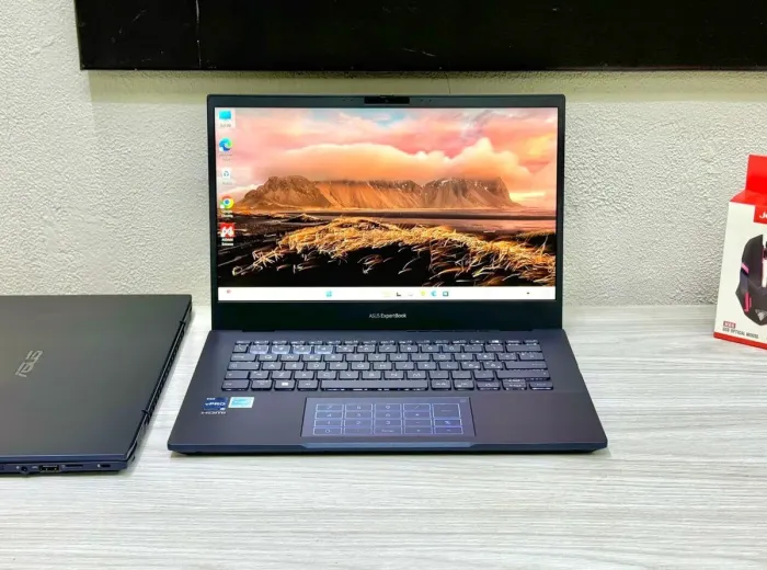 Ультрабук Asus ExpertBook B5402Cv / 14" (1920x1080) IPS / Intel Core i5-1340p (12 (16) ядер по 3.4 - 4.6 GHz) / 16 GB DDR5 / 512 GB SSD M.2 / Intel Iris Xe Graphics / WebCam / Win 11 Pro б/в - зображення 2