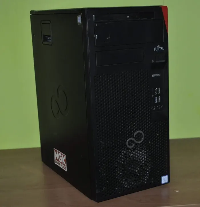 Комп'ютер Fujitsu Esprimo P558 E85 Tower / Intel Core i3-8100 (4 ядра по 3,6 ГГц) / 12 ГБ DDR4 / 4000 ГБ HDD / Intel UHD Graphics 630 / Windows 11 Pro б/в - зображення 6