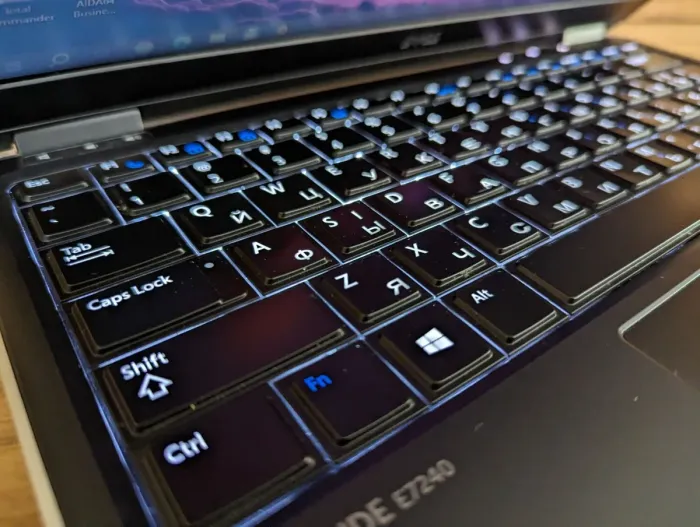 Ультрабук Dell Latitude E7240 / 12.5" (1366x768) TN / Intel Core i5-4310U (2 (4) ядра по 2.0 - 3.0 GHz) / 8 GB DDR3 / 256 GB SSD / Intel HD Graphics 4400 / WebCam / Windows 10 б/в - зображення 6