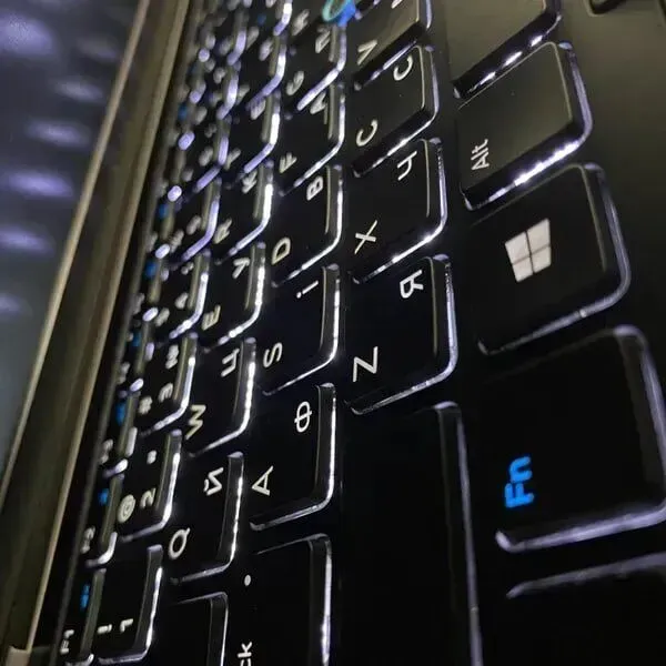 Ультрабук Б-клас Dell Latitude E5470 / 14" (1366x768) TN / Intel Core i5-6440HQ (4 ядра по 2.6 - 3.5 GHz) / 8 GB DDR4 / 256 GB SSD / Intel HD Graphics 530 / HDMI / VGA б/в - зображення 7