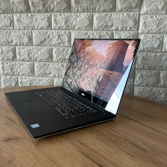 Ігровий ноутбук Б-клас Dell XPS 15 9560 / 15.6" (1920x1080) IPS Touch / Intel Core i5-7300HQ (4 ядра по 2.5 - 3.5 GHz) / 8 GB DDR4 / 256 GB SSD / nVidia GeForce GTX 1050, 4 GB GDDR5, 128-bit / WebCam б/в - зображення 5