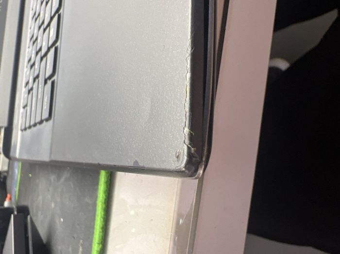 Ігровий ноутбук Б-класу Dell Alienware m18 R1 AMD / 18" (1920x1200) IPS / AMD Ryzen 9 7845HX (12 (24) ядер по 3,0 - 5,2 ГГц) / 32 ГБ DDR5 / 960 ГБ SSD / nVidia GeForce RTX 4070, 8 ГБ GDDR6, 128-біт / WebCam б/в - изображение 5