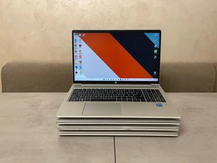 Ультрабук Б-клас HP ProBook 650 G8 / 15.6" (1920x1080) IPS / Intel Core i5-1135G7 (4 (8) ядра по 2.4 - 4.2 GHz) / 16 GB DDR4 / 256 GB SSD M.2 / Intel Iris Xe Graphics / WebCam / HDMI б/в - зображення 2