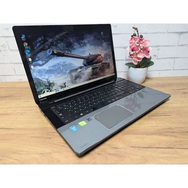 Ноутбук Toshiba Satellite L70-A-11R / 15.6" (1600x900) TN / Intel Core i5-4210M (2 (4) ядра по 2.6 - 3.2 GHz) / 8 GB DDR3 / 360 GB SSD / nVidia GeForce GT 740M, 2 GB GDDR3, 64-bit / WebCam / DVD-ROM б/в - зображення 3