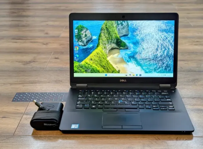 Ультрабук Dell Latitude E7470 / 14" (1920x1080) IPS / Intel Core i7-6600U (2 (4) ядра по 2.6 - 3.4 GHz) / 8 GB DDR4 / 128 GB SSD / Intel HD Graphics 520 / HDMI / WebCam / Windows 11 б/в - зображення 2