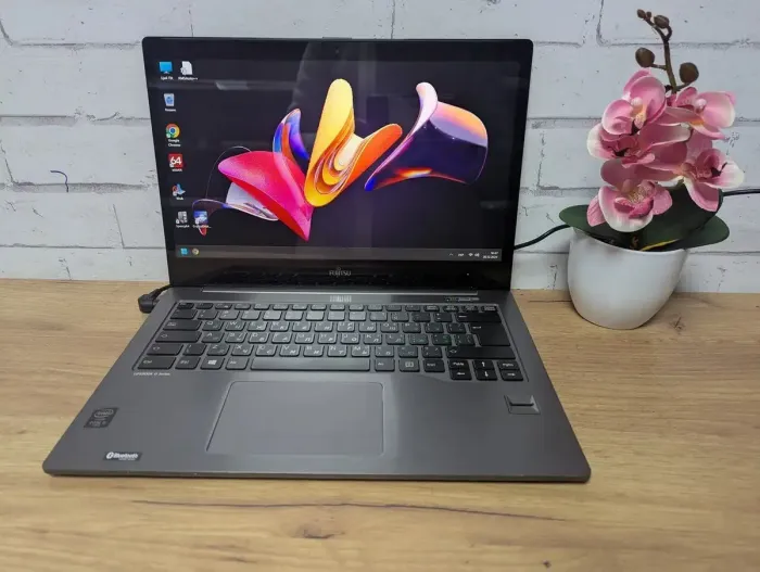 Ультрабук Fujitsu LifeBook U904 / 14" (3200x1800) IPS Touch / Intel Core i5-4300U (2 (4) ядра по 1.9 - 2.9 GHz) / 6 GB DDR3 / 128 GB SSD / Intel HD Graphics 4400 / WebCam / Без АКБ б/в - зображення 2