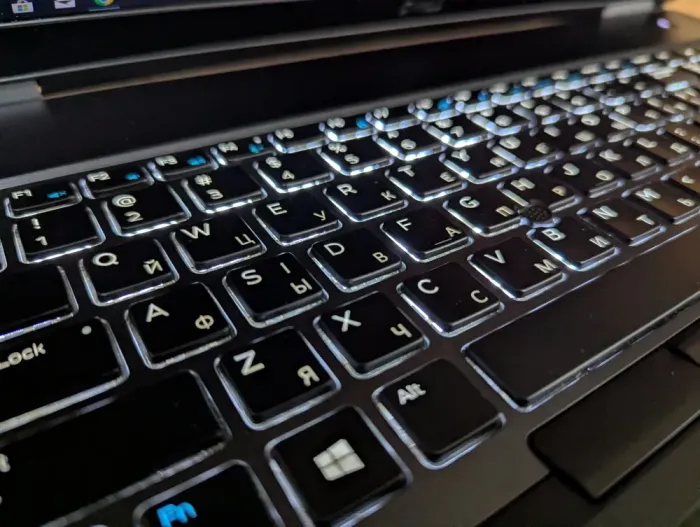 Мобільна робоча станція Dell Precision 7740 / 17.3" (1920x1080) IPS / Intel Core i7-9750H (6 (12) ядер по 2.6 - 4.5 GHz) / 64 GB DDR4 / 1000 GB SSD / nVidia Quadro RTX 4000, 8 GB GDDR6, 256-bit / WebCam / HDMI / Windows 10 б/в - зображення 6