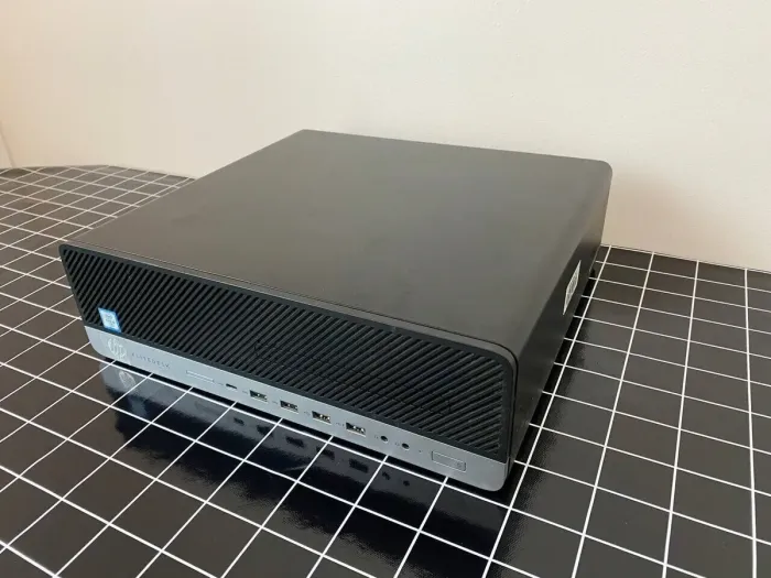 Комплект ПК: HP EliteDesk 800 G3 SFF / Intel Core i5-6500 (4 ядра по 3.2 - 3.6 GHz) / 8 GB DDR4 / 500 GB HDD / Intel HD Graphics 530 + Монітор Samsung SyncMaster 2033SN / 20" (1600x900) TN+film / VGA б/в - зображення 3