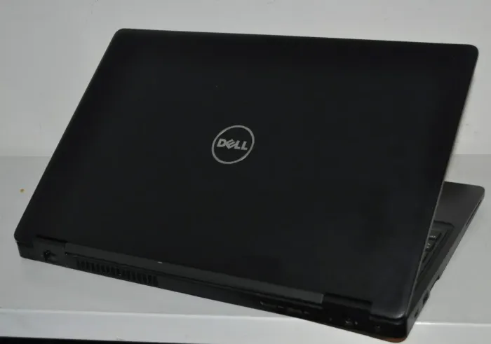 Ультрабук Dell Latitude 5590 / 15.6" (1920x1080) IPS / Intel Core i5-7300U (2 (4) ядра по 2.6 - 3.5 GHz) / 16 GB DDR4 / 256 GB SSD / Intel UHD Graphics 620 / WebCam / Windows 11 Pro б/в - зображення 13