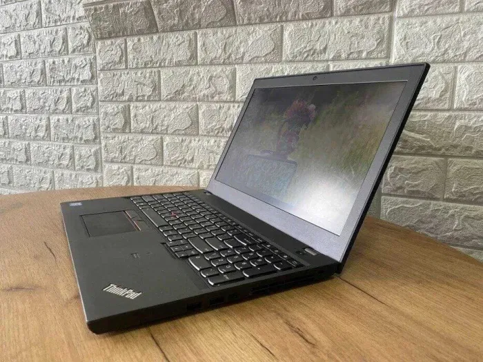 Ноутбук Lenovo ThinkPad T560 / 15.6" (1366x768) TN / Intel Core i5-6200U (2 (4) ядра по 2.3 - 2.8 GHz) / 8 GB DDR3 / 480 GB SSD / Intel HD Graphics 520 / WebCam / HDMI б/в - зображення 6