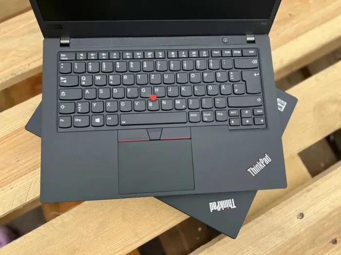 Ультрабук Lenovo ThinkPad T490 / 14" (1920x1080) IPS / Intel Core i5-8365U (4 (8) ядра по 1.6 - 4.1 GHz) / 8 GB DDR4 / 256 GB SSD / Intel UHD Graphics 630 / WebCam / Win 10 Pro б/в - зображення 3