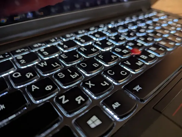 Нетбук Lenovo ThinkPad x240 / 12.5" (1366x768) TN / Intel Core i7-4600U (2 (4) ядра по 2.1 - 3.3 GHz) / 8 GB DDR3 / 240 GB SSD / Intel HD Graphics 4400 / WebCam / TouchID / Windows 10 б/в - зображення 6