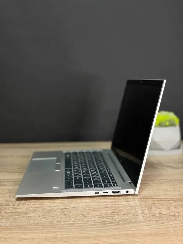 Ультрабук HP EliteBook 845 G8 / 14" (1920х1080) IPS / AMD Ryzen 7 Pro 5850U (8 (16) ядер по 1.9 - 4.4 GHz) / 16 GB DDR4 / 256 GB SSD M.2 / AMD Radeon RX Vega 8 Graphics / WebCam / Win 11 б/в - зображення 5