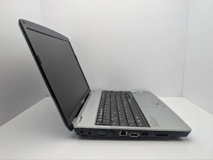 Ноутбук Medion 2180 / 15.4" (1366x768) TN / Intel Pentium T2330 (2 ядра по 1.6 GHz) / 4 GB DDR2 / 250 GB HDD / nVidia GeForce 9300M, 256 MB GDDR2, 64-bit / WebCam / DVD-ROM б/в - зображення 4