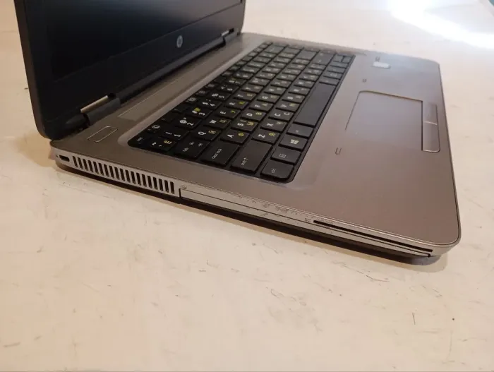 Ноутбук Б-клас HP ProBook 640 G2 / 14" (1366x768) TN / Intel Core i5-6300U (2 (4) ядра по 2.4 - 3.0 GHz) / 8 GB DDR4 / 500 GB HDD / Intel HD Graphics 520 / WebCam / АКБ не тримає б/в - зображення 4