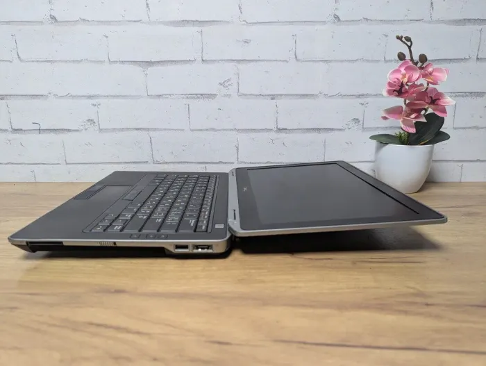Ноутбук Б-клас Dell Latitude E6320 / 13.3" (1366x768) TN / Intel Core i5-2520M (2 (4) ядра по 2.5 - 3.2 GHz) / 8 GB DDR3 / 128 GB SSD / Intel HD Graphics 3000 б/в - зображення 5
