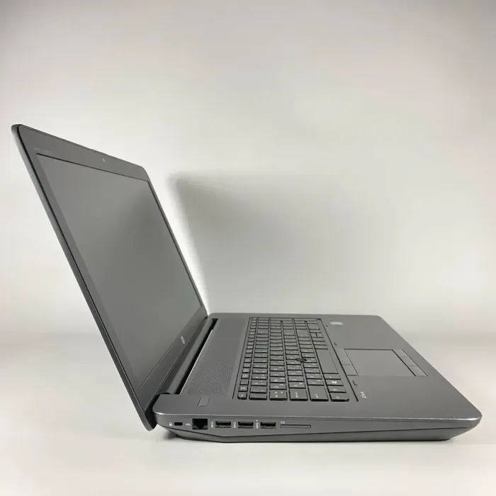 Мобільна робоча станція Б-класу HP zBook 17 G4 / 17,3" (1920x1080) IPS / Intel Xeon E3-1505M v6 (4 (8) ядра по 3.0 - 4.0 GHz) / 16 GB DDR4 / 500 GB SSD / nVidia Quadro P5000, 16 GB GDDR5X, 256-bit / WebCam / Fingerprint б/в - зображення 4