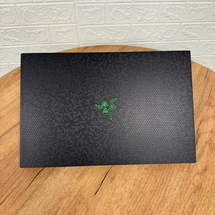 Ігровий ноутбук Razer Blade 17 RZ09-0423 / 17.3" (2560x1440) IPS / Intel Core i7-12800H (14 (20) ядер по 2.4 - 4.8 GHz) / 32 GB DDR5 / 1000 GB SSD / nVidia GeForce RTX 3080 Ti, 16 GB GDDR6, 256-bit / WebCam б/в - зображення 3