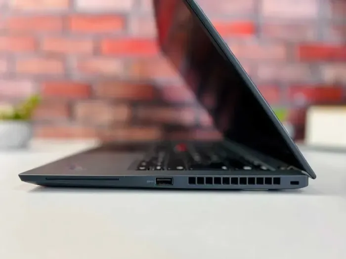 Ультрабук Lenovo ThinkPad T14s Gen 2 / 14" (1920x1080) IPS Touch / Intel Core i7-1185G7 (4 (8) ядра по 3.0 - 4.8 GHz) / 32 GB DDR4 / 512 GB SSD M.2 / Intel Iris Xe Graphics / WebCam / Win 11 Pro б/в - зображення 5