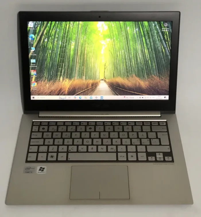 Ультрабук Asus ZenBook UX31E / 13.3'' (1600x900) TN / Intel Core i5-2557M (2 (4) ядра по 1.7 - 2.7 GHz) / 4 GB DDR3 / 128 GB SSD / Intel HD Graphics 3000 / WebCam / Win 10 Home б/в - зображення 2