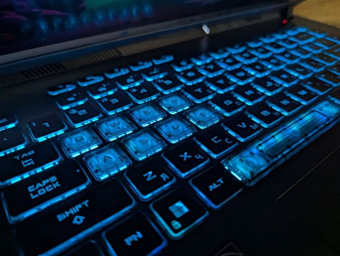 Ігровий ноутбук Asus ROG Strix G16 G614YIR / 16" (1920x1080) IPS / Intel Core i9-14900HX (24 (32) ядра по 1,6 - 5,8 ГГц) / 32 ГБ DDR5 / 1000 ГБ SSD / nVidia GeForce RTX 4070, 8 ГБ GDDR6, 128-bit / WebCam / Windows 11 б/в - зображення 6