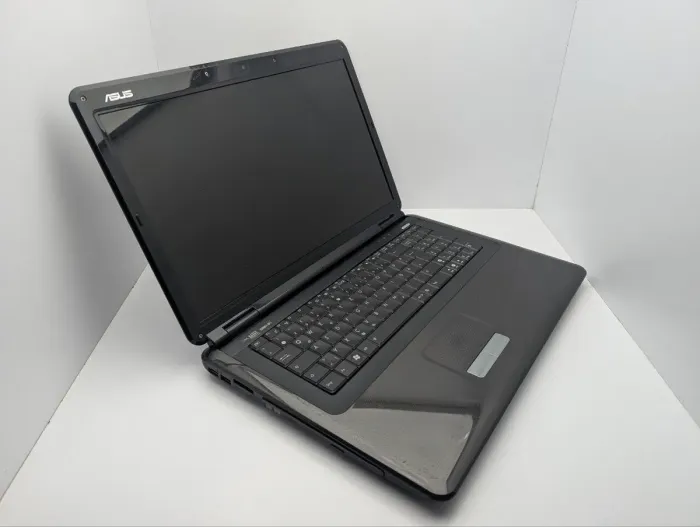 Ноутбук Asus X70I / 17.3" (1600x900) TN / Intel Pentium T4300 (2 ядра по 2.1 GHz) / 4 GB DDR2 / 500 GB HDD / nVidia GeForce GT 220M, 1 GB GDDR2, 128-bit / WebCam / DVD-ROM б/в - зображення 6