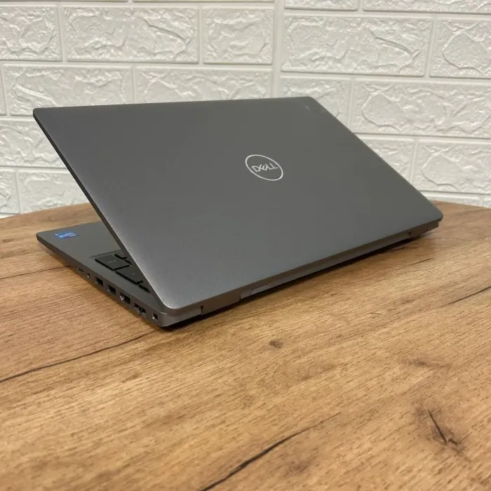 Ультрабук Б-клас Dell Latitude 5520 / 15.6" (1920x1080) IPS / Intel Core i5-1145G7 (4 (8) ядра по 4.4 GHz) / 16 GB DDR4 / 256 GB SSD NVMe / Intel Iris Xe Graphics / WebCam б/в - зображення 6