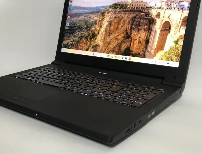 Ноутбук Clevo N350TW / 15.6" (1920x1080) IPS / Intel Core i7-8700T (6 (12) ядер по 2.4 - 4.0 GHz) / 16 GB DDR4 / 128 GB SSD + 750 HDD / Intel HD Graphics 630 / DVD-ROM / WebCam б/в - зображення 9