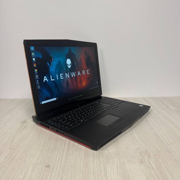 Ігровий ноутбук Dell Alienware 17 R4 / 17,3" (1920x1080) IPS / Intel Core i7-7820HK (4 (8) ядра по 2,9 - 3,9 ГГц) / 16 ГБ DDR4 / 512 ГБ SSD / nVidia GeForce GTX 1080, 8 ГБ GDDR5X, 256-біт / WebCam б/в - зображення 5