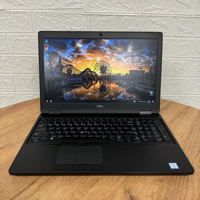 Ноутбук Б-клас Dell Latitude 5590 / 15.6" (1920x1080) IPS / Intel Core i5-8250U (4 (8) ядра по 1.6 - 3.4 GHz) / 8 GB DDR4 / 128 GB SSD / Intel UHD Graphics 620 / WebCam б/в - зображення 2