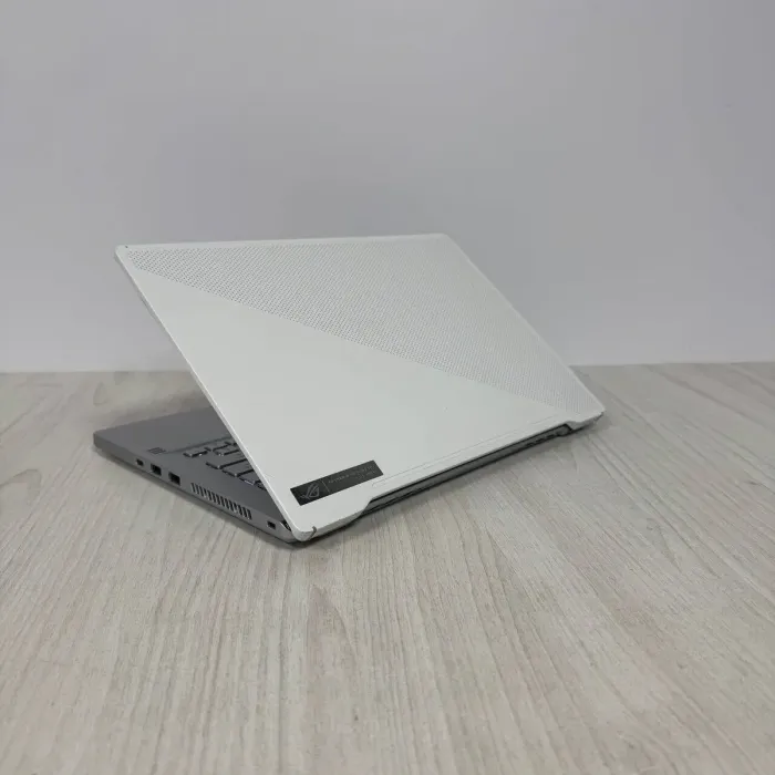 Ігровий ультрабук Б-класу Asus ROG Zephyrus G14 GA401IV / 14" (1920x1080) IPS / AMD Ryzen 9 4900HS (8 (16) ядер по 3,0 - 4,3 ГГц) / 16 ГБ DDR4 / 512 ГБ SSD NVMe / nVidia GeForce RTX 2060 Max-Q, 6 ГБ GDDR6, 192-біт б/в - изображение 6