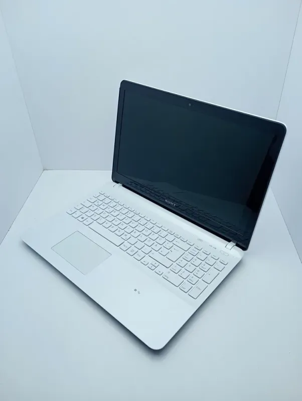 Ноутбук Sony SVF156 / 15.6" (1366x768) TN / Intel Pentium 2117U (2 ядра по 1.8 GHz) / 6 GB DDR3 / 500 GB HDD / Intel HD Graphics 2500 / WebCam б/в - зображення 4