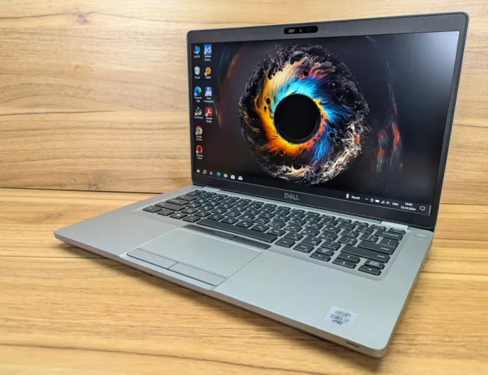 Ультрабук Б-клас Dell Latitude 5411 / 14" (1920x1080) IPS / Intel Core i7-10850H (6 (12) ядер по 2.7 - 5.1 GHz) / 16 GB DDR4 / 480 GB SSD / Intel UHD Graphics / WebCam / Windows 10 б/в - зображення 5