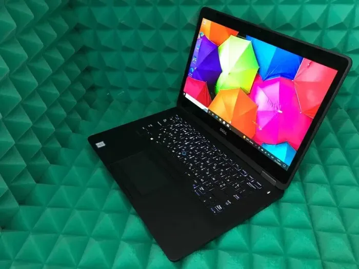 Ультрабук Dell Latitude E7470 / 14" (2560x1440) IPS Touch / Intel Core i5-6300U (2 (4) ядра по 2.4 - 3.0 GHz) / 8 GB DDR4 / 256 GB SSD / Intel HD Graphics 520 / WebCam б/в - зображення 2