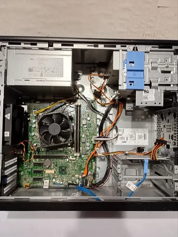 ПК Dell OptiPlex 3020 Tower / Intel Core i5-4590 (4 ядра по 3.3 - 3.7 GHz) / 16 GB DDR3 / 240 GB SSD / Intel HD Graphics 4600 / DVD-ROM + USB-флешка 64 GB б/в - зображення 5