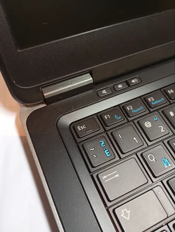 Ультрабук Б-клас Dell Latitude E7440 / 14" (1920x1080) TN / Intel Core i5-4300U (2 (4) ядра по 1.9 - 2.9 GHz) / 8 GB DDR3 / 256 GB SSD / Intel HD Graphics 4400 / WebCam б/в - зображення 10